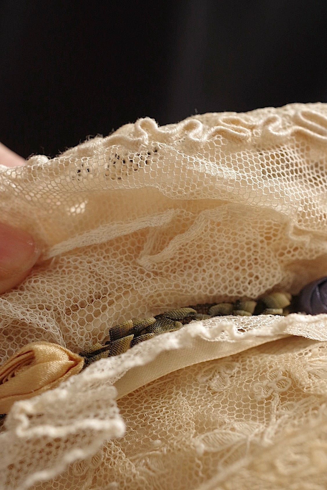 Bonnet ancien en dentelle