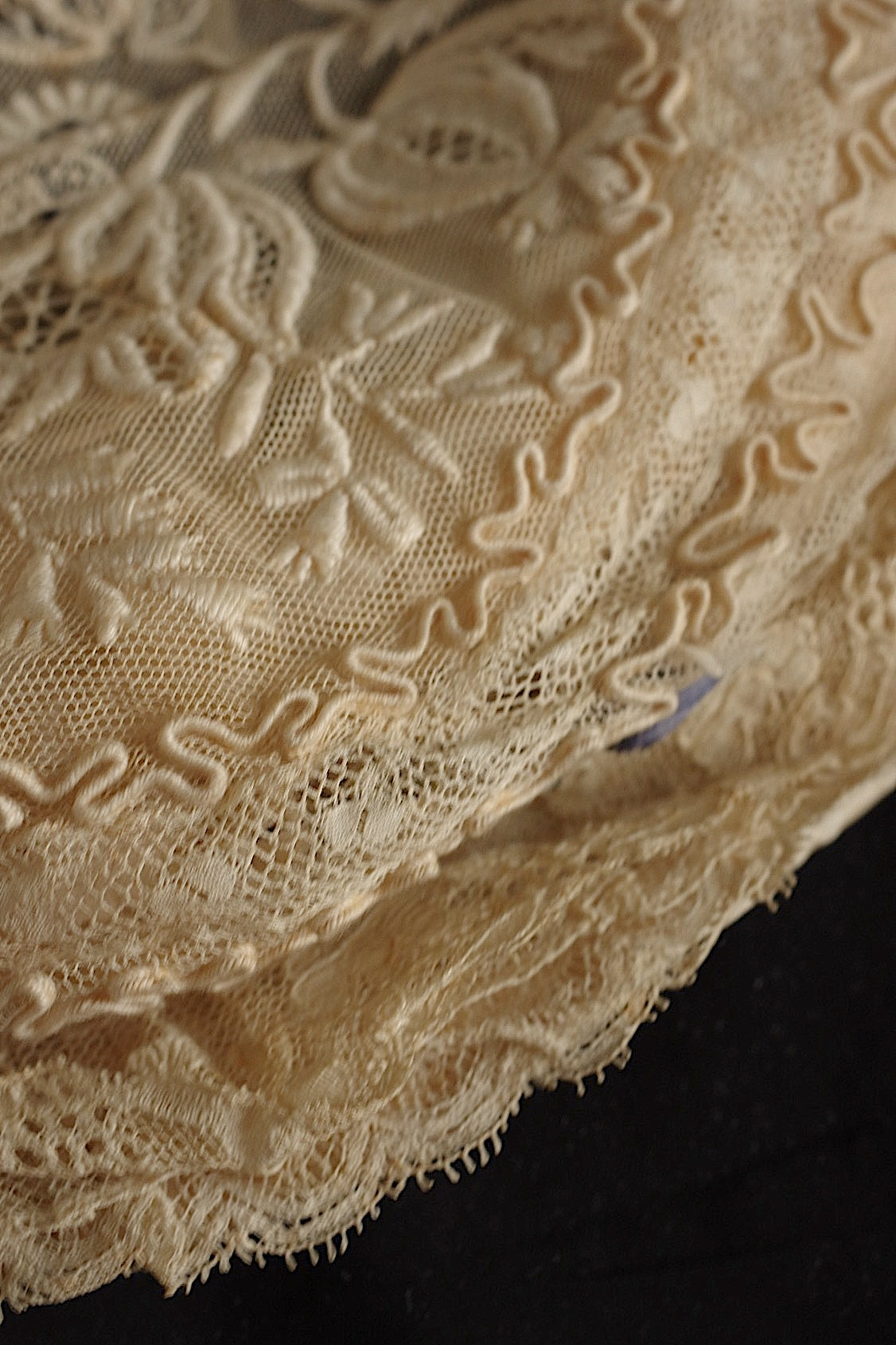 Bonnet ancien en dentelle