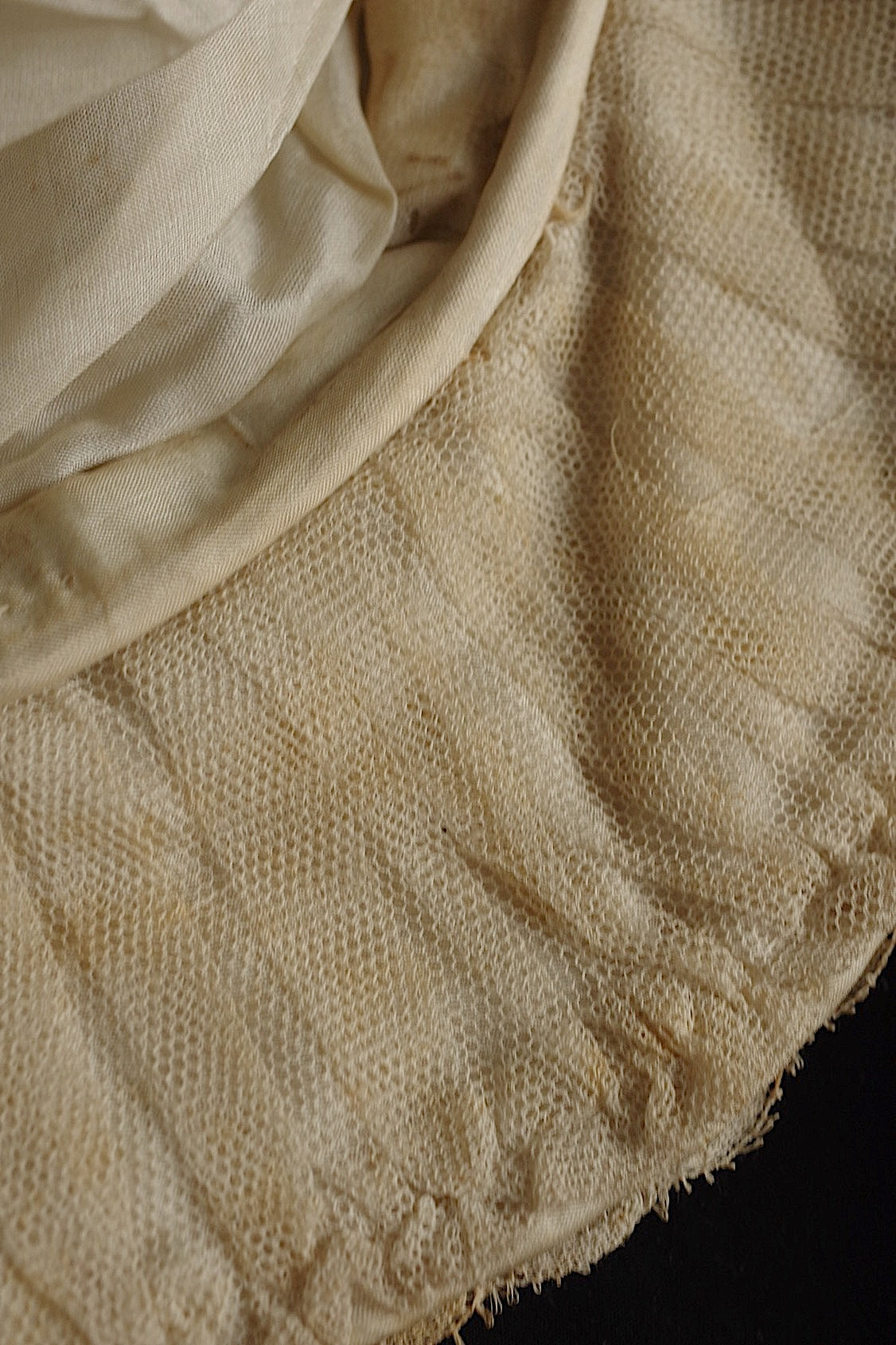 Bonnet ancien en dentelle