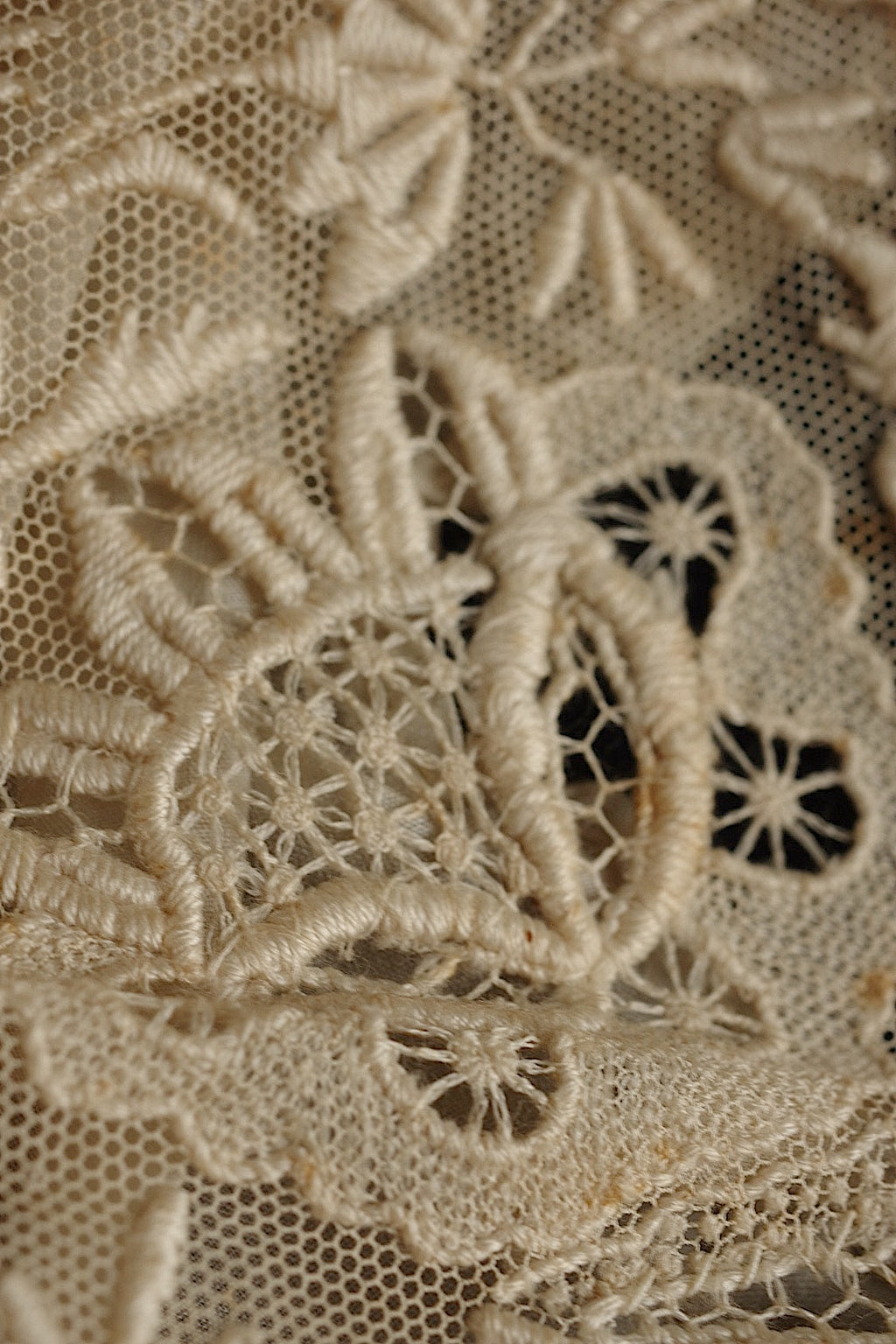Bonnet ancien en dentelle