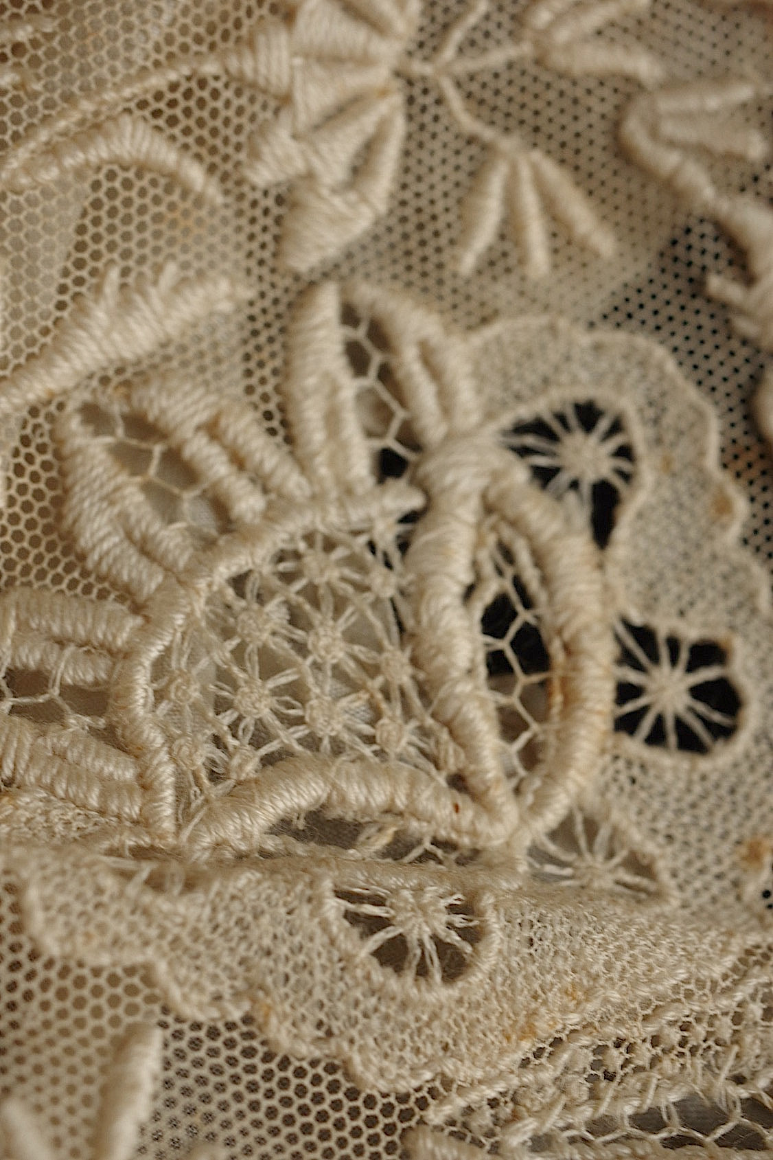 Bonnet ancien en dentelle