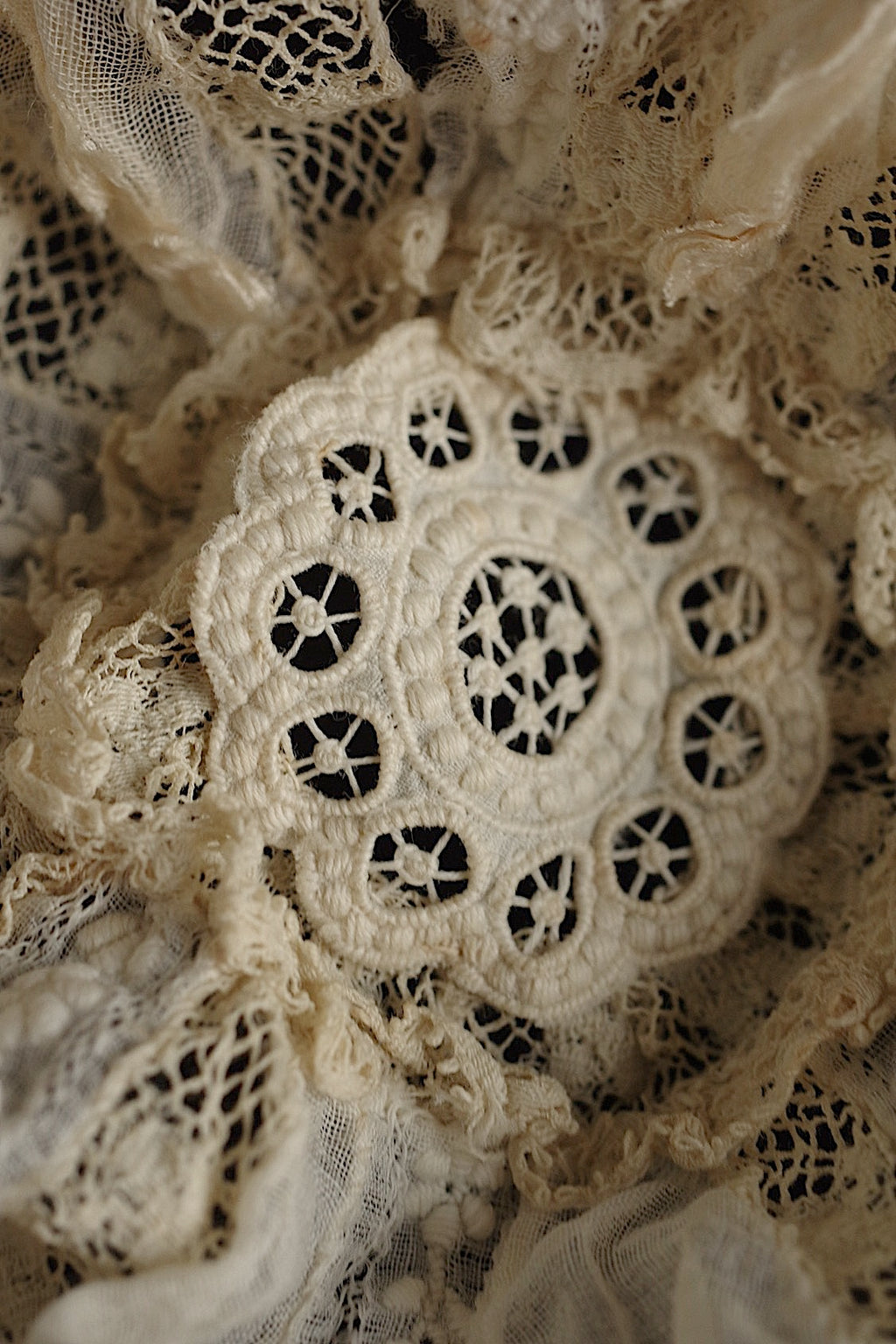 Bonnet ancien en dentelle