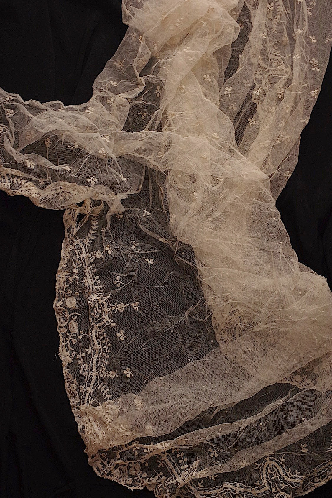 Antique Lace (dentelle ancienne) Shawl