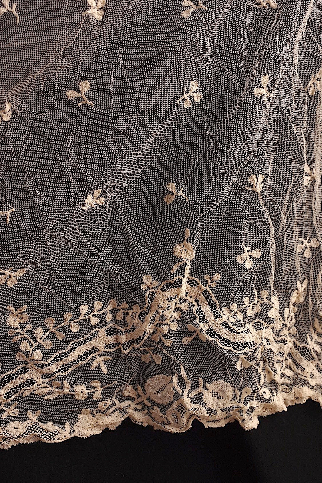 Antique Lace (dentelle ancienne) Shawl