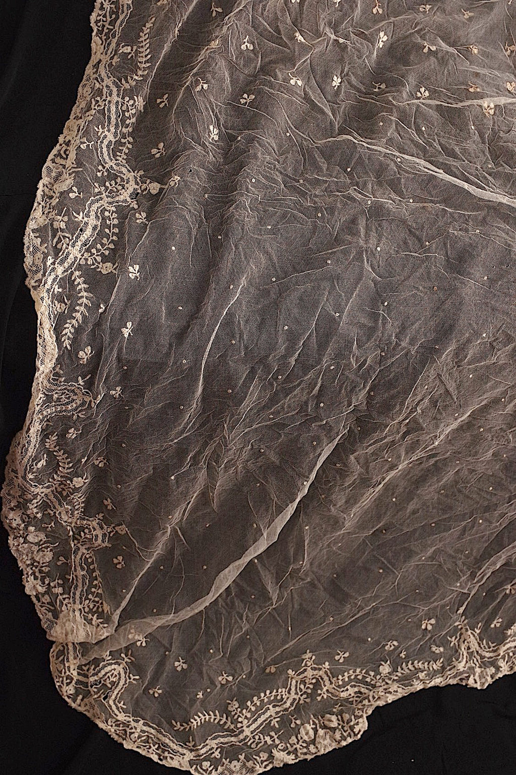 Antique Lace (dentelle ancienne) Shawl
