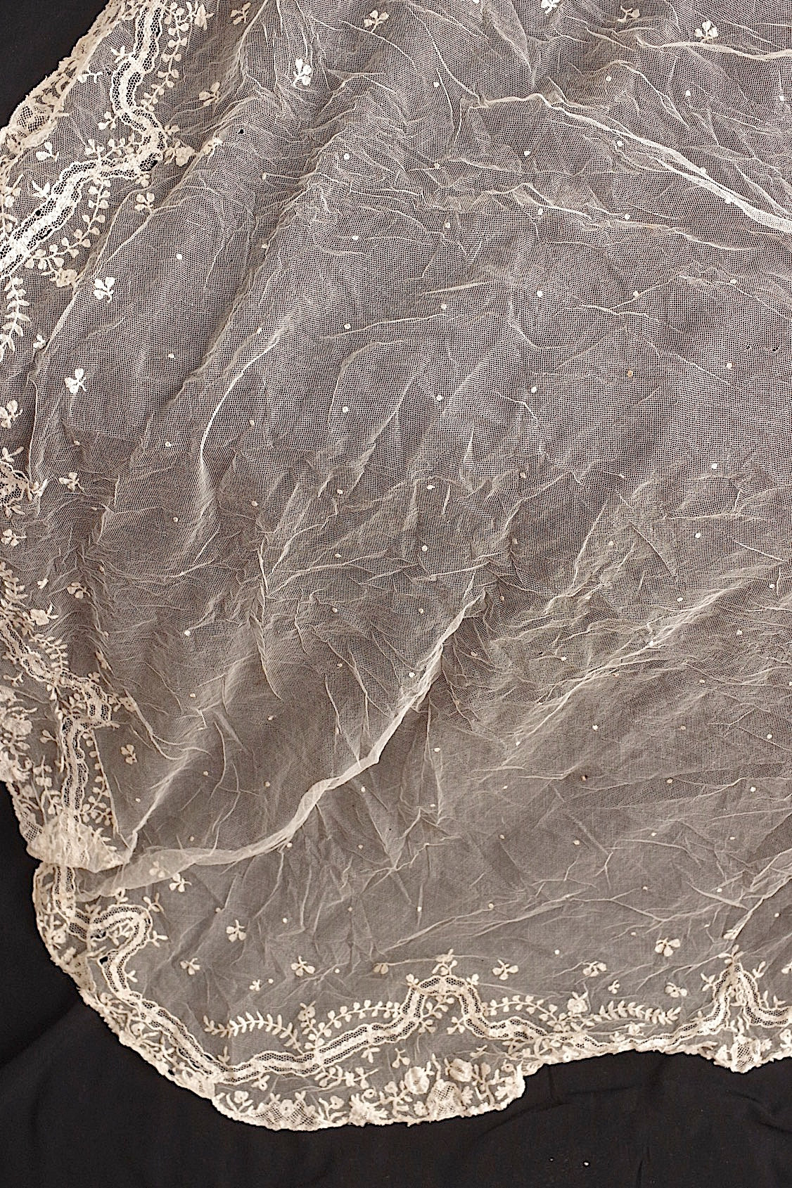 Antique Lace (dentelle ancienne) Shawl