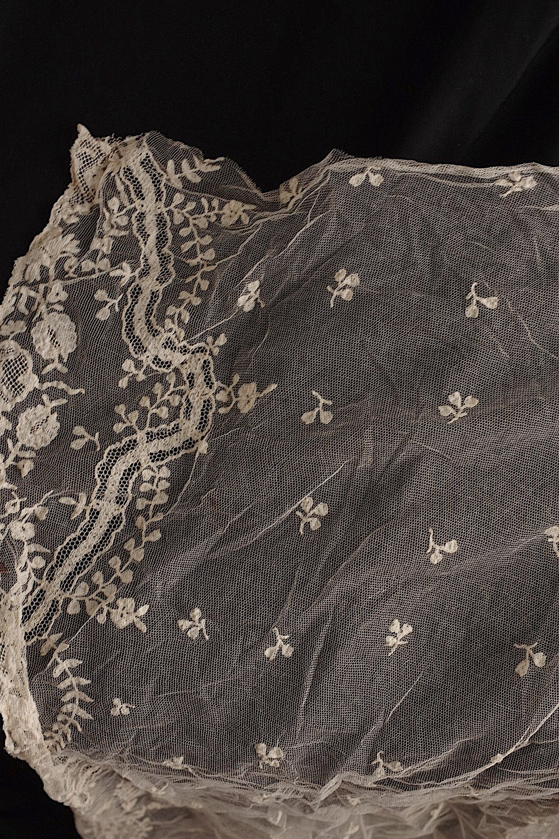 Antique Lace (dentelle ancienne) Shawl