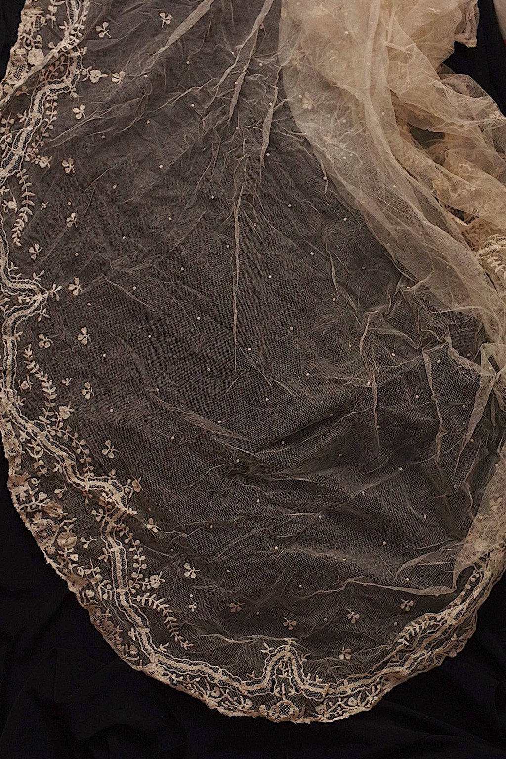 Antique Lace (dentelle ancienne) Shawl