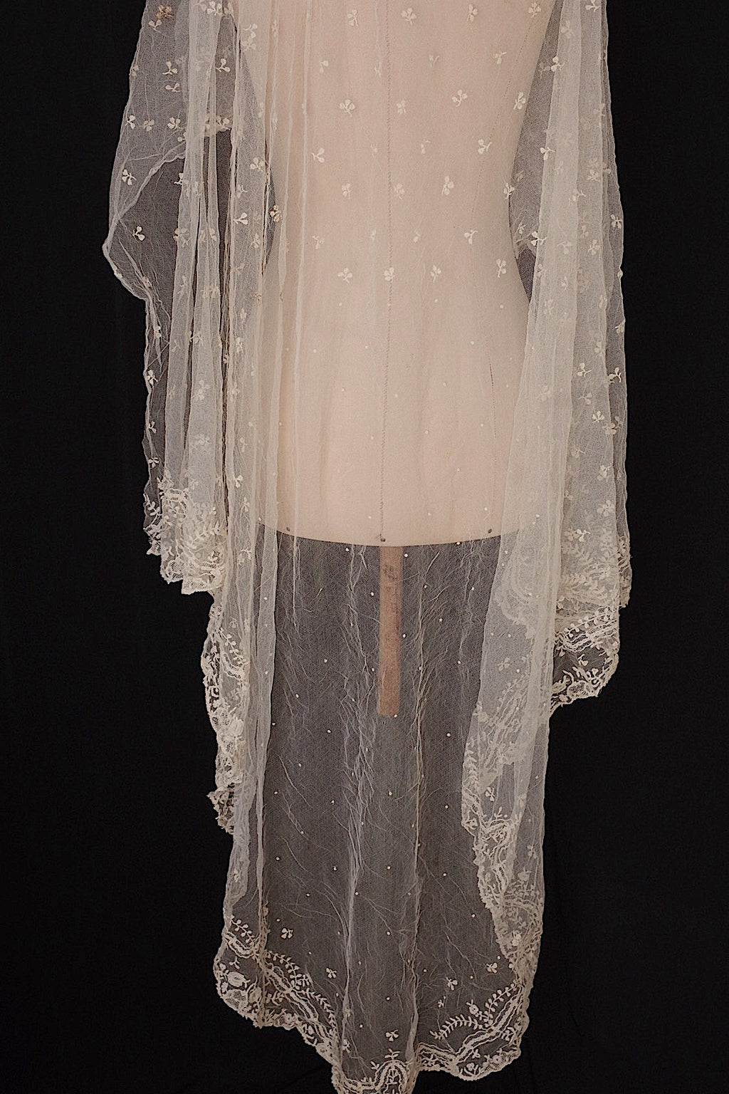 Antique Lace (dentelle ancienne) Shawl