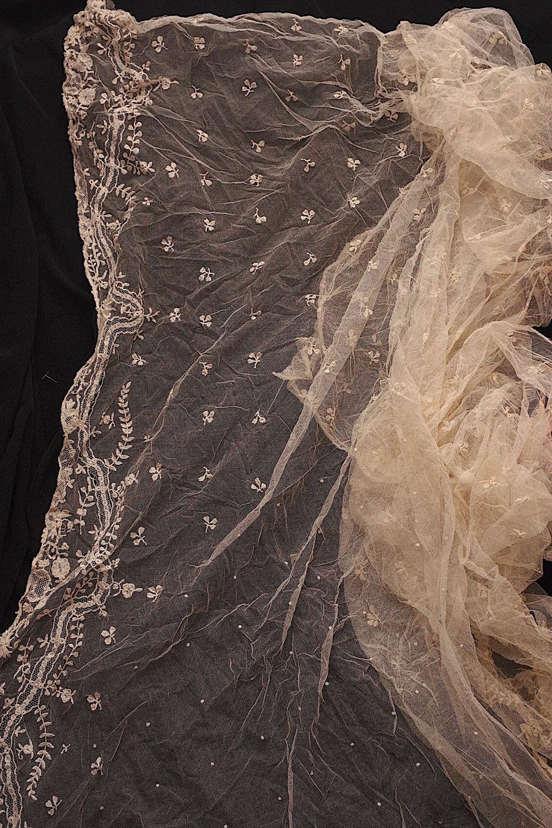 Antique Lace (dentelle ancienne) Shawl