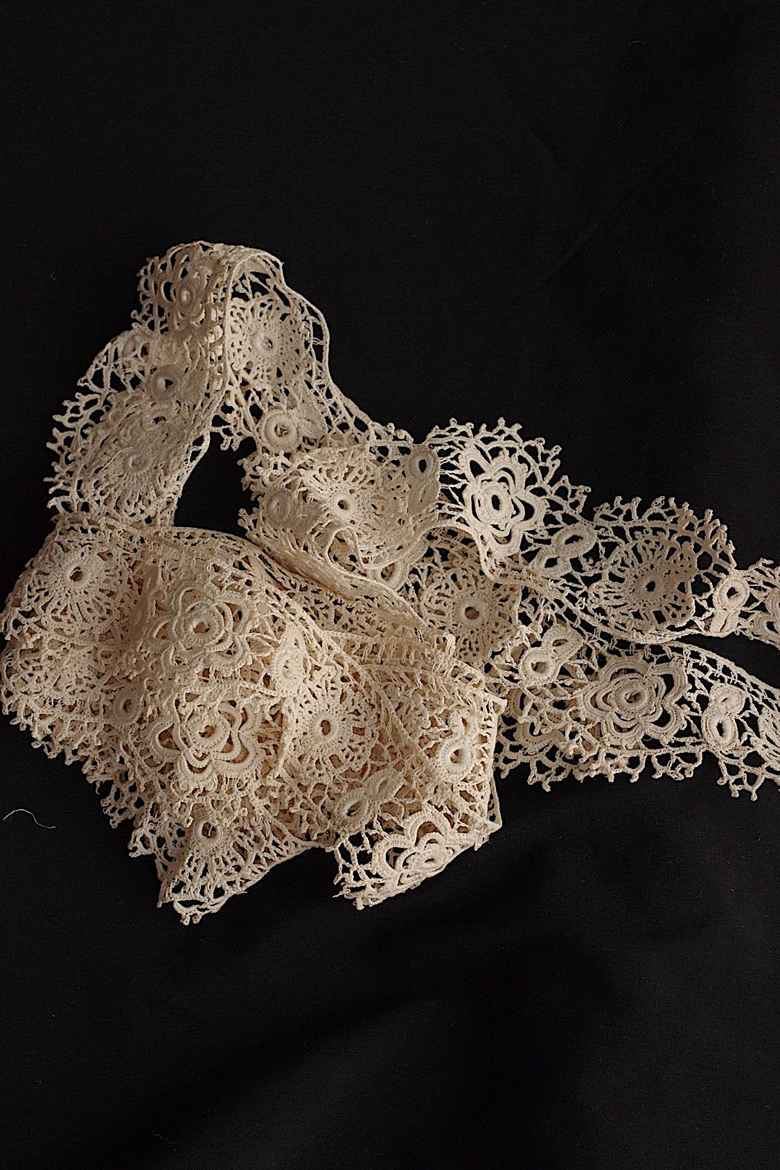 Dentelle ancienne 208 cm