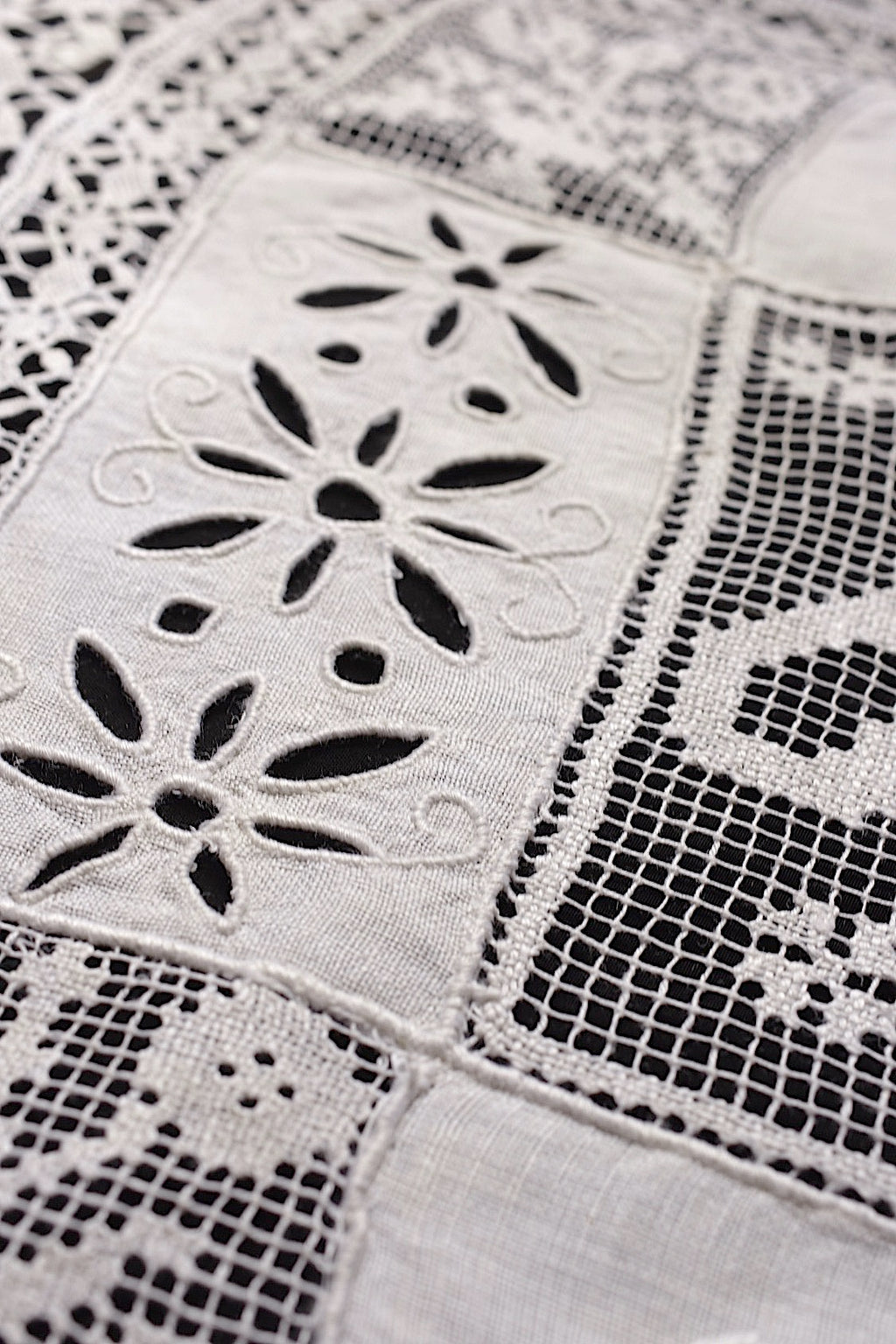 Antique Linens (linge de maison ancien antique) — 2 pieces