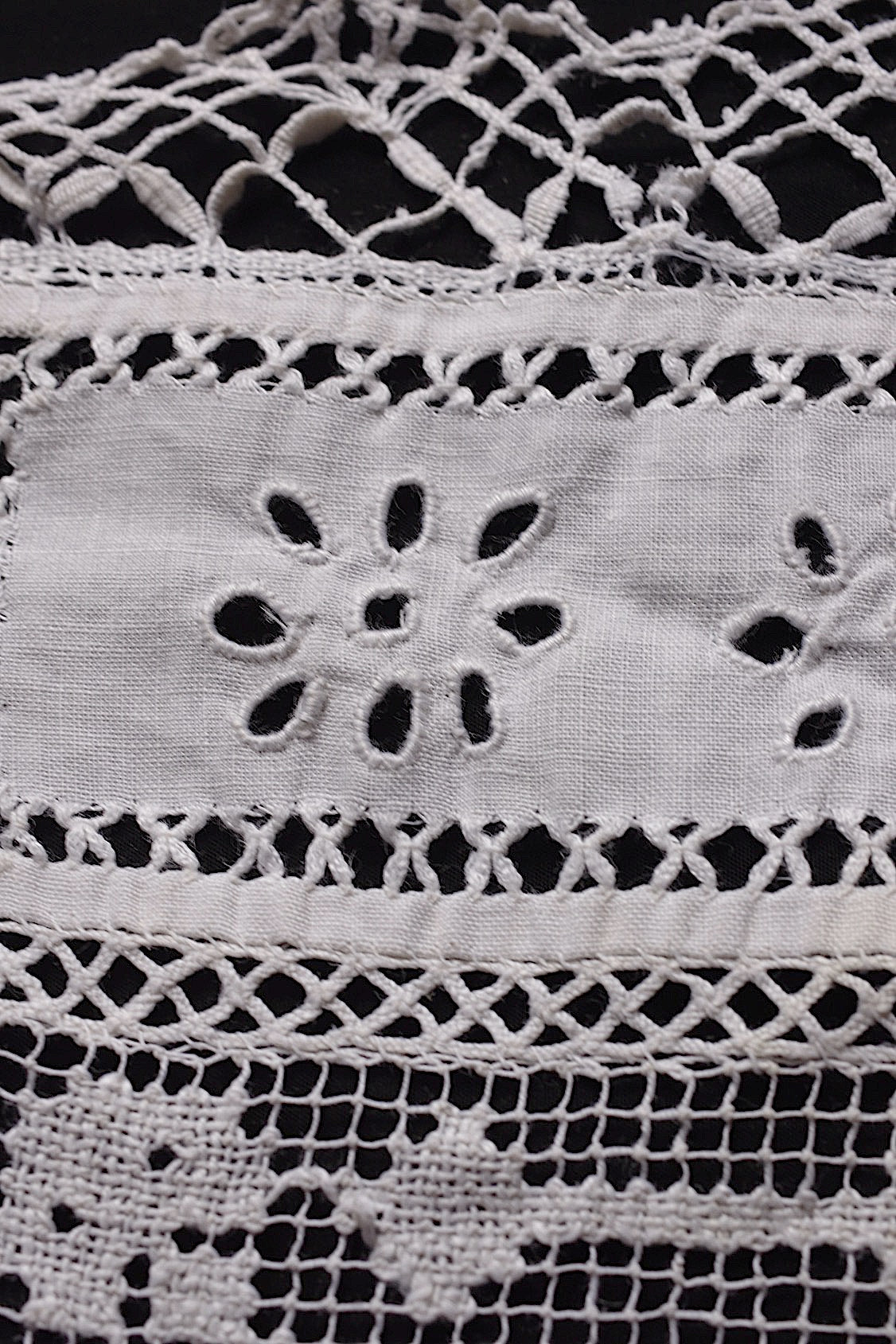 Antique Linens (linge de maison ancien antique) — 2 pieces