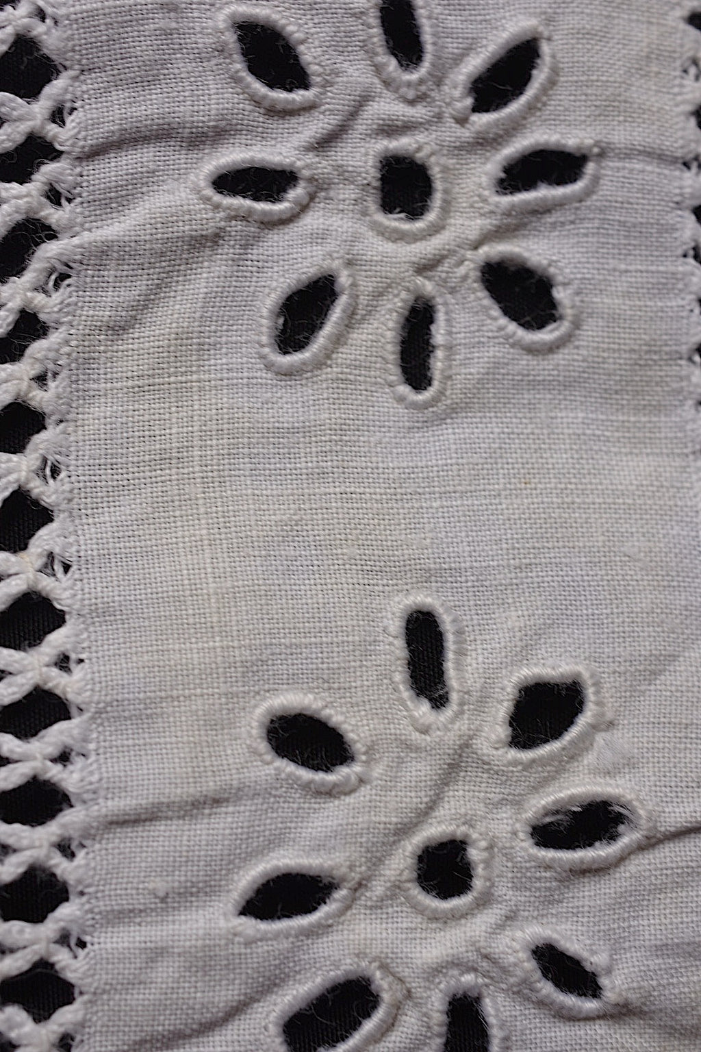 Antique Linens (linge de maison ancien antique) — 2 pieces