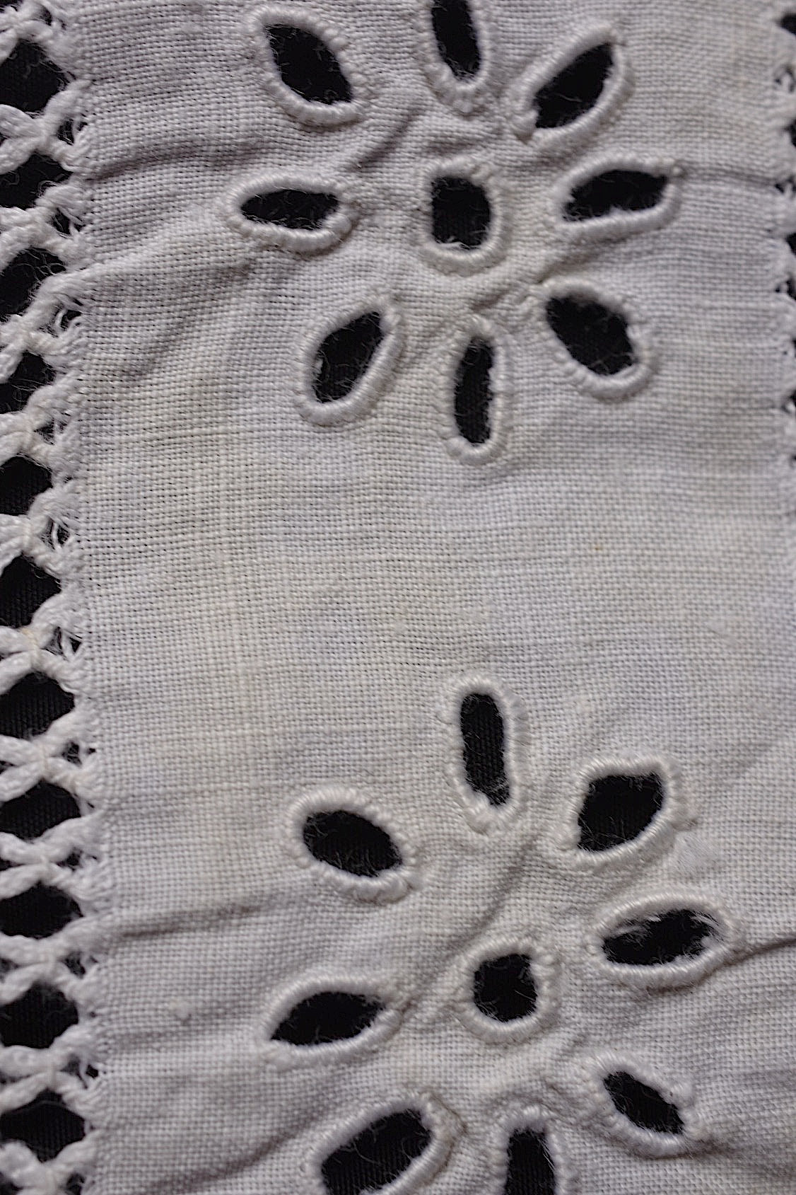 Antique Linens (linge de maison ancien antique) — 2 pieces
