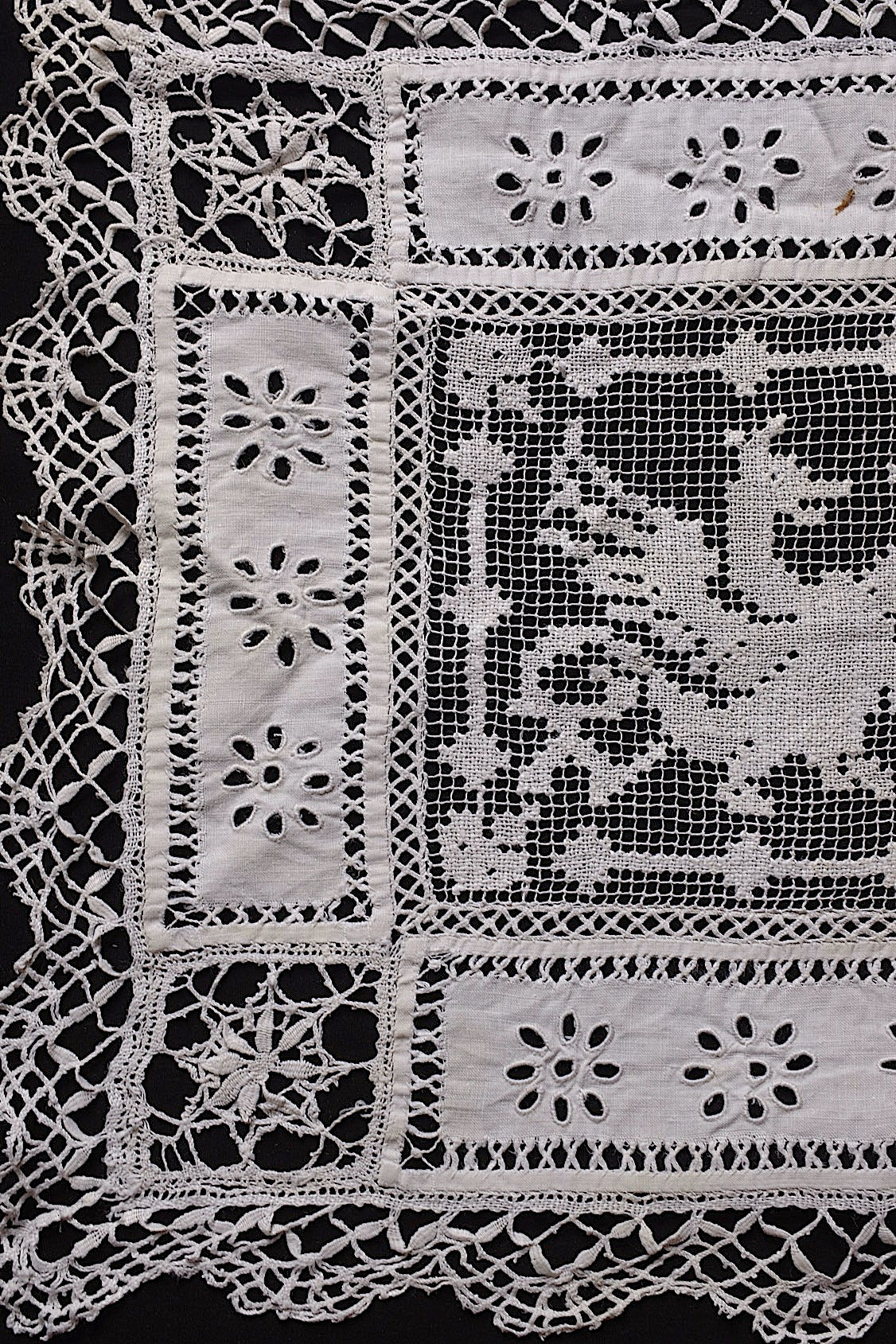 Antique Linens (linge de maison ancien antique) — 2 pieces