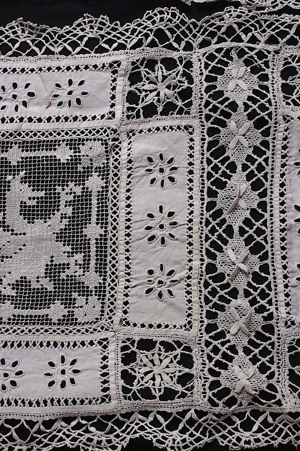 Antique Linens (linge de maison ancien antique) — 2 pieces