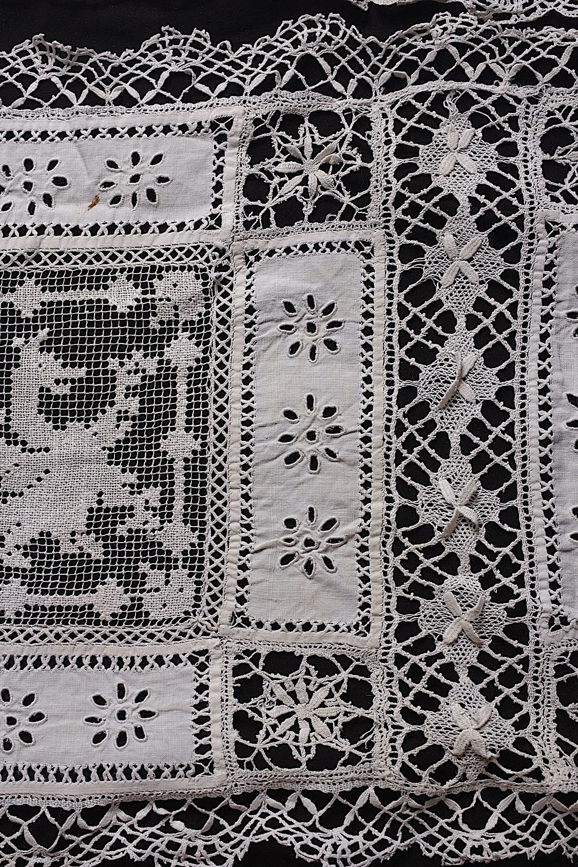 Antique Linens (linge de maison ancien antique) — 2 pieces