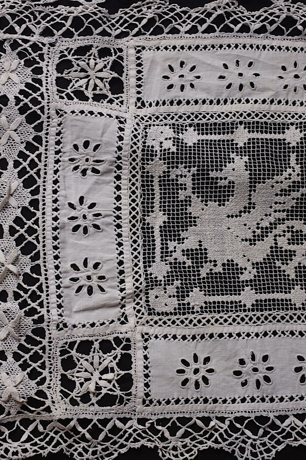 Antique Linens (linge de maison ancien antique) — 2 pieces