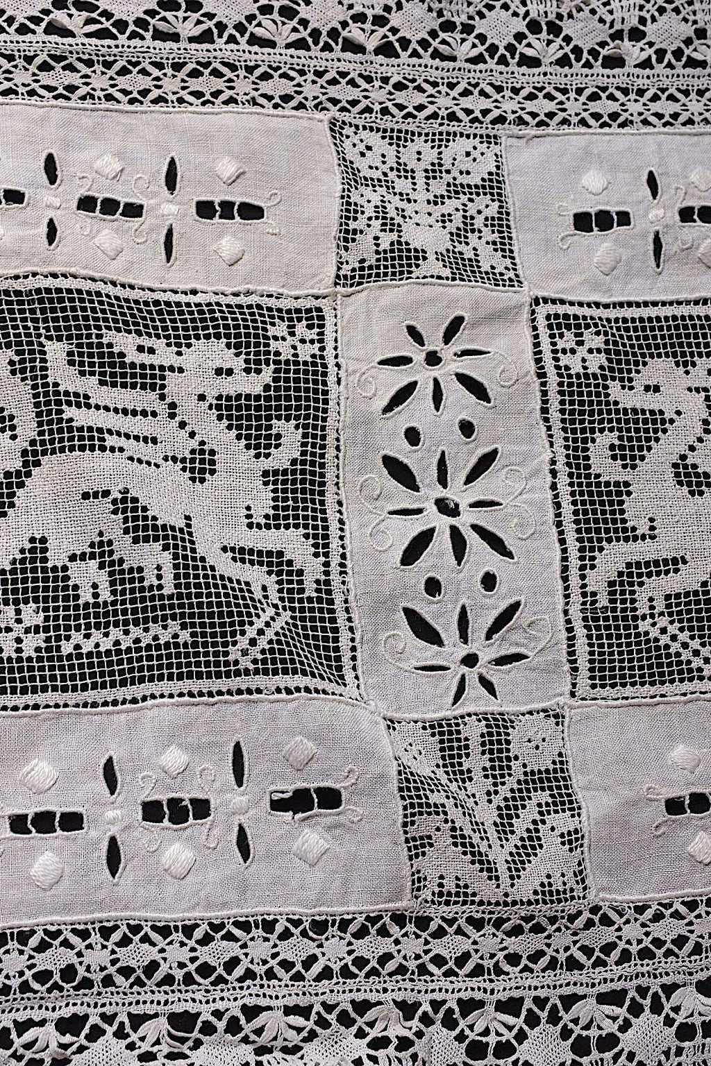 Antique Linens (linge de maison ancien antique) — 2 pieces