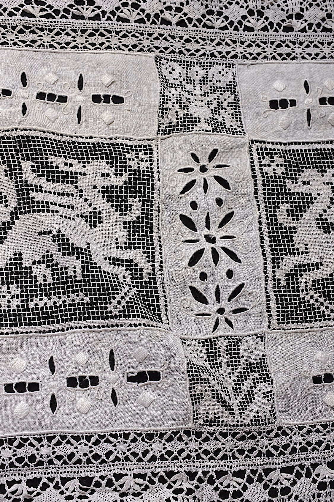 Antique Linens (linge de maison ancien antique) — 2 pieces