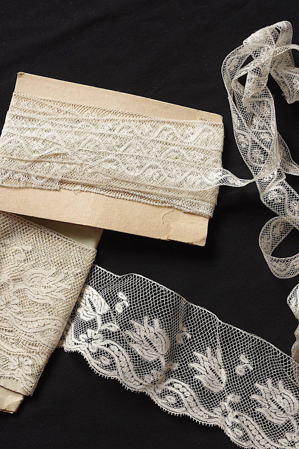 Antique Lace (dentelle ancienne) 700 cm x 150 cm