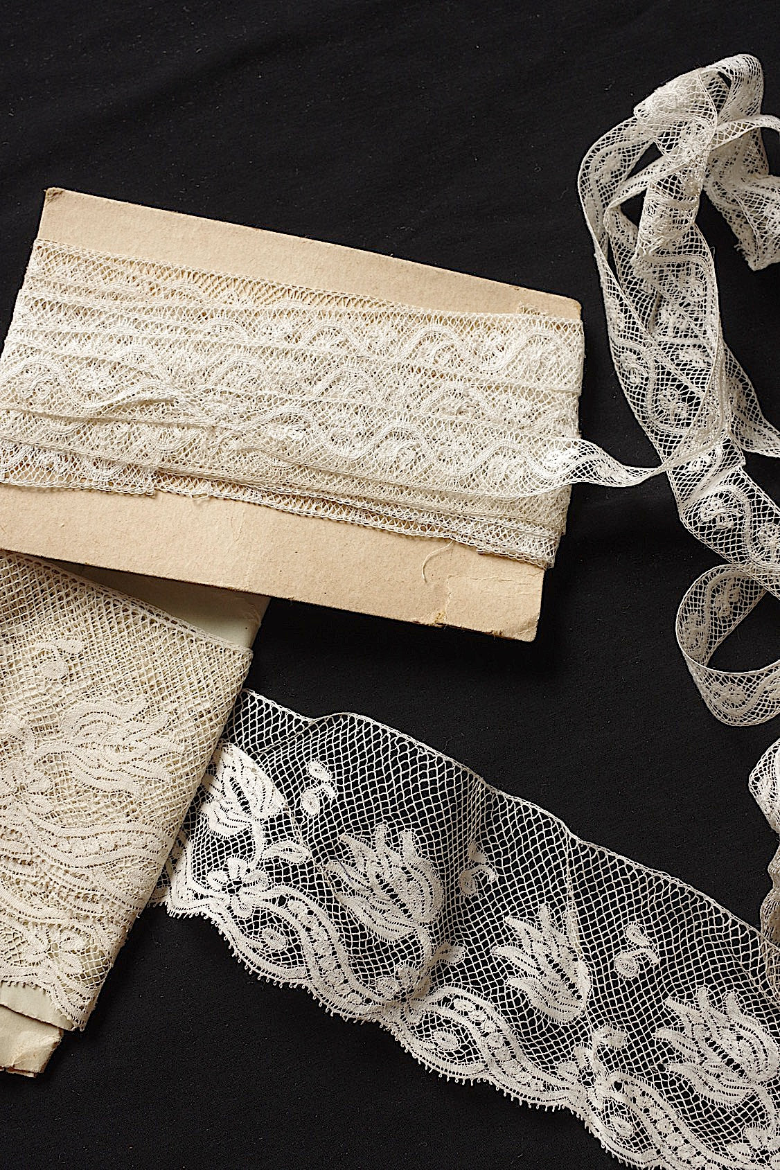 Antique Lace (dentelle ancienne) 700 cm x 150 cm