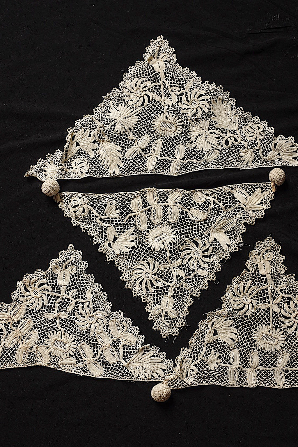 Antique Lace (dentelle ancienne, antique) Crochet Motifs