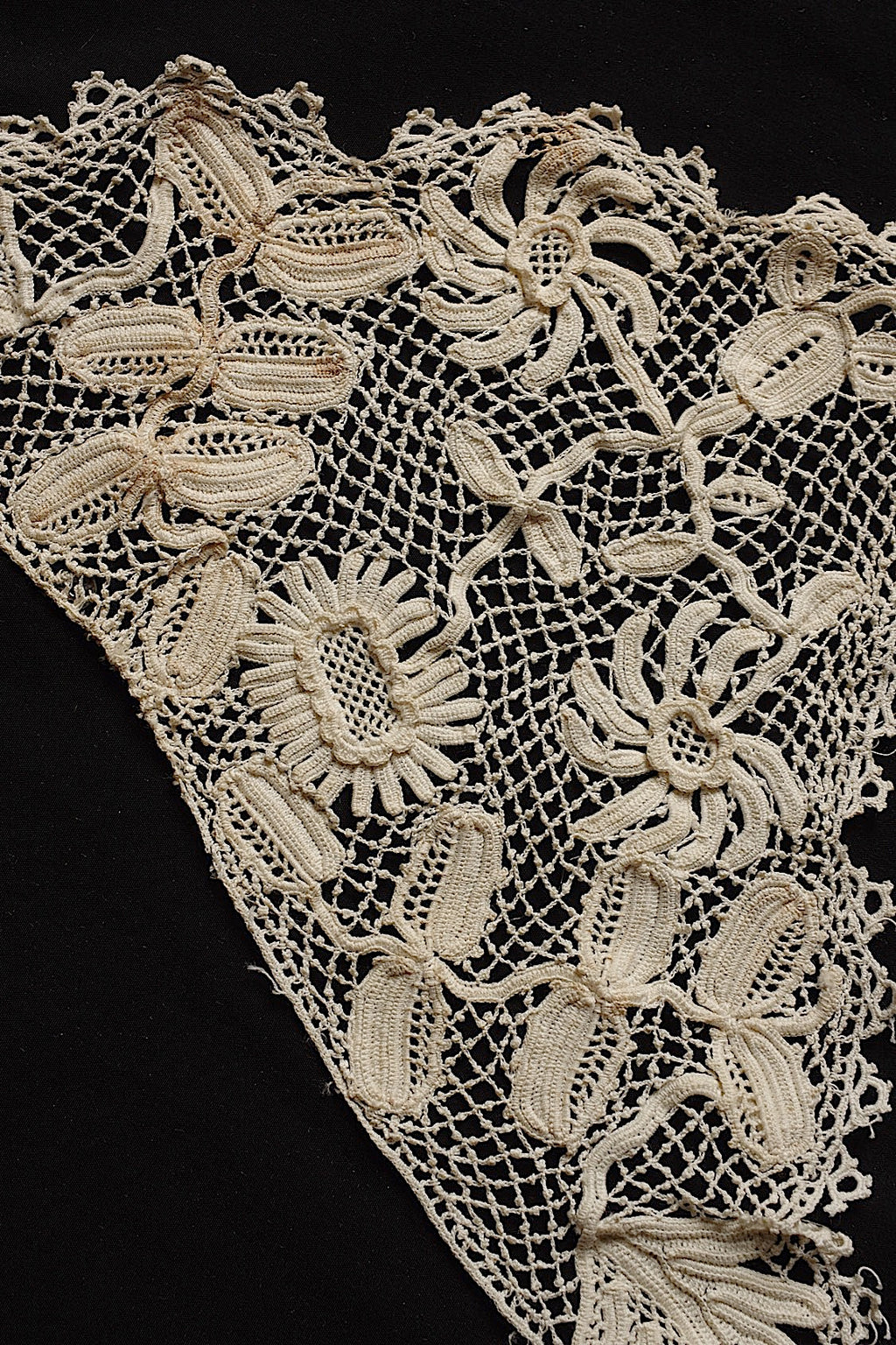 Antique Lace (dentelle ancienne, antique) Crochet Motifs