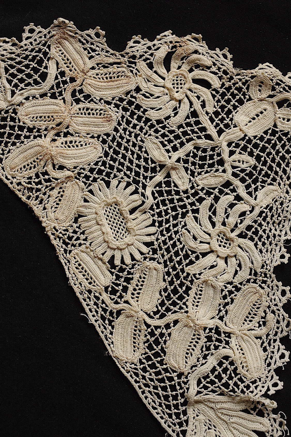 Antique Lace (dentelle ancienne, antique) Crochet Motifs