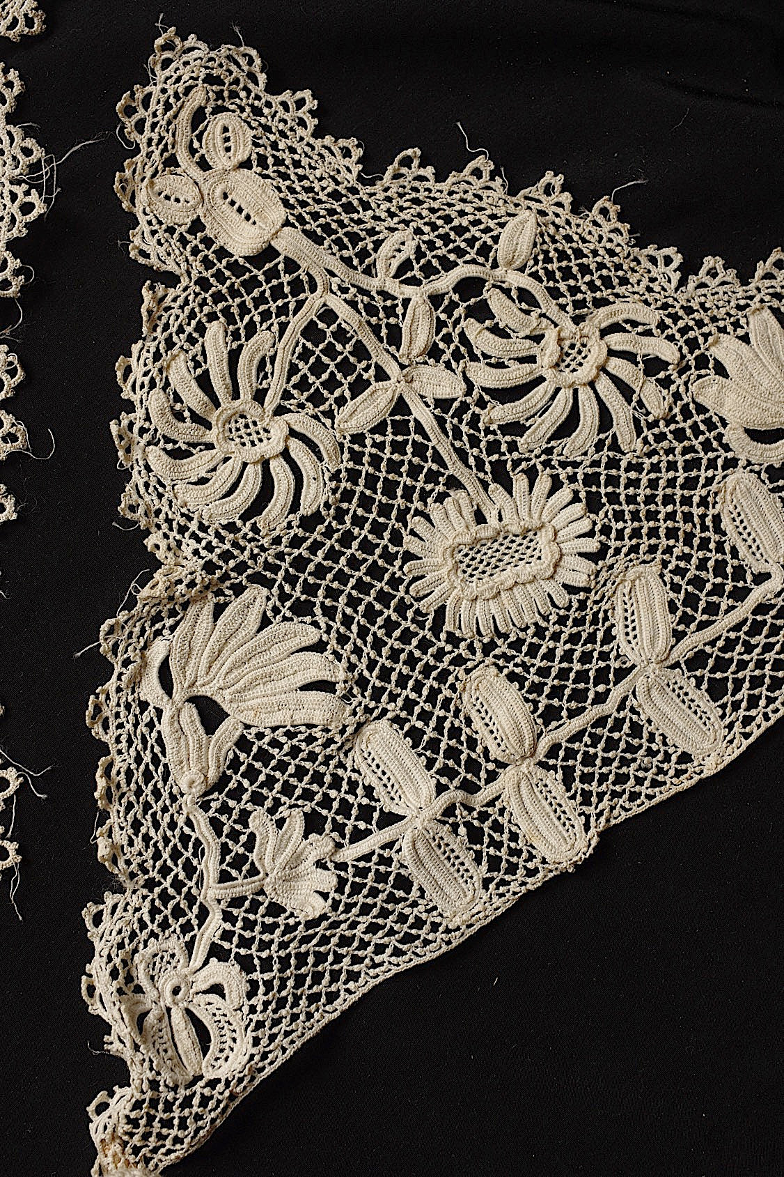 Antique Lace (dentelle ancienne, antique) Crochet Motifs