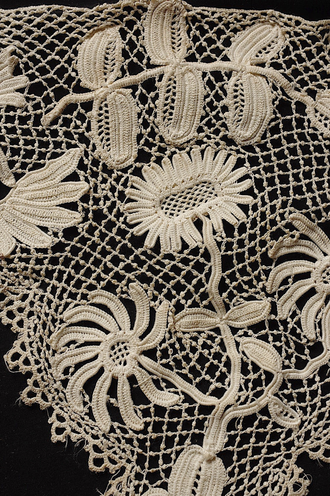 Antique Lace (dentelle ancienne, antique) Crochet Motifs