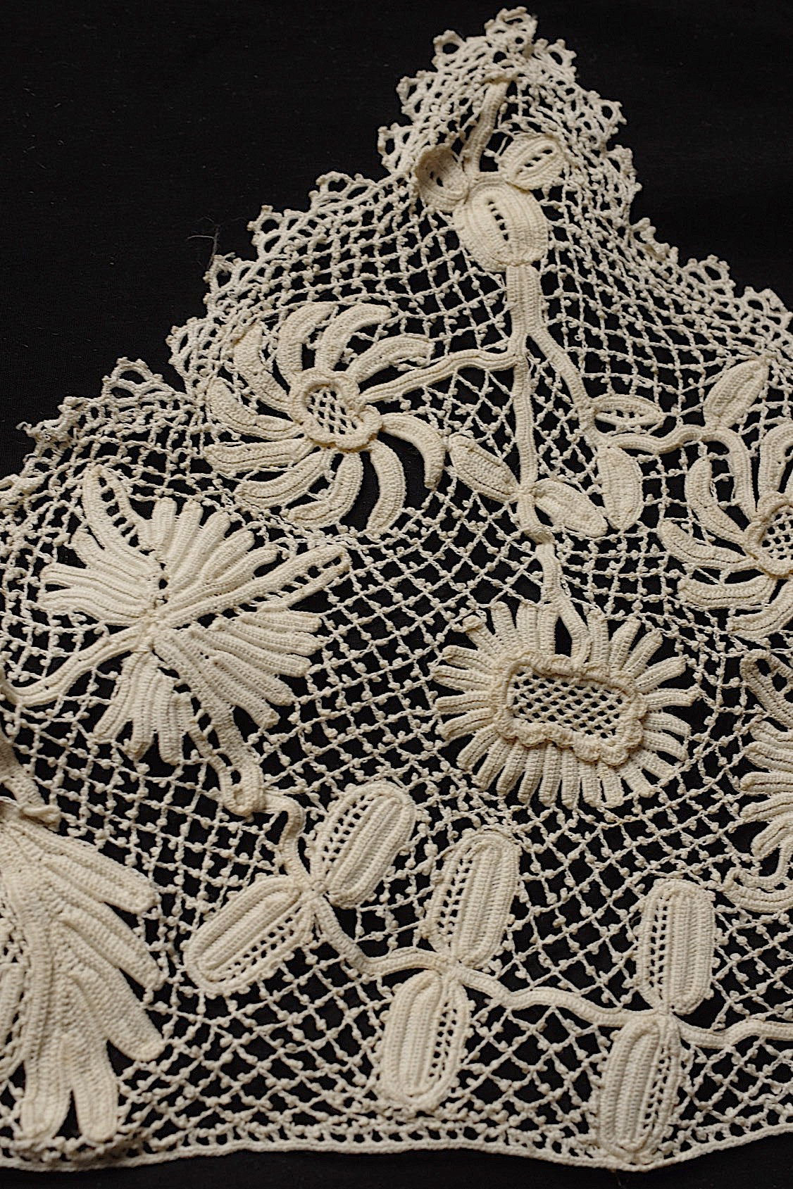 Antique Lace (dentelle ancienne, antique) Crochet Motifs
