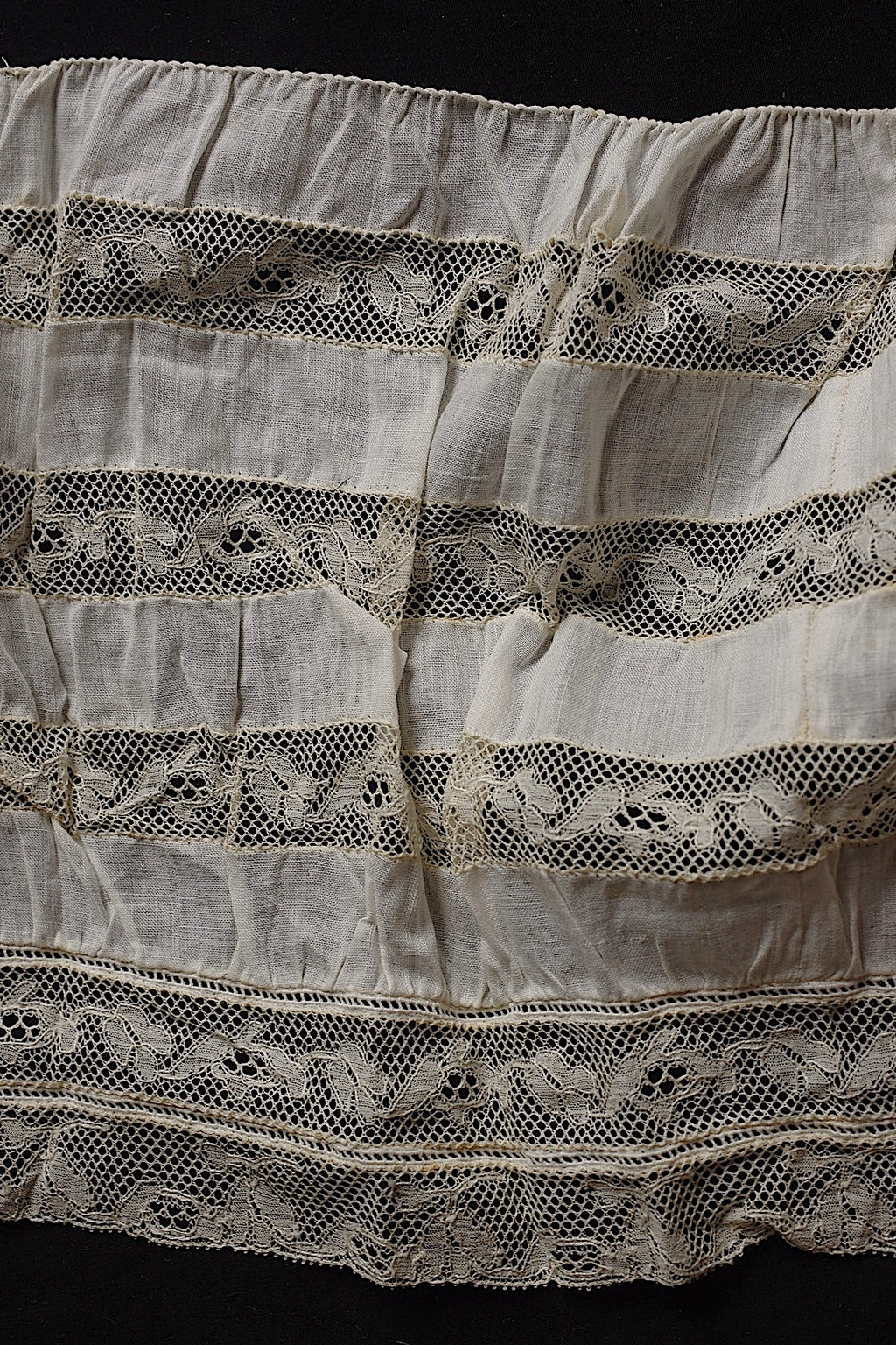 Dentelle ancienne, chutes de dentelle