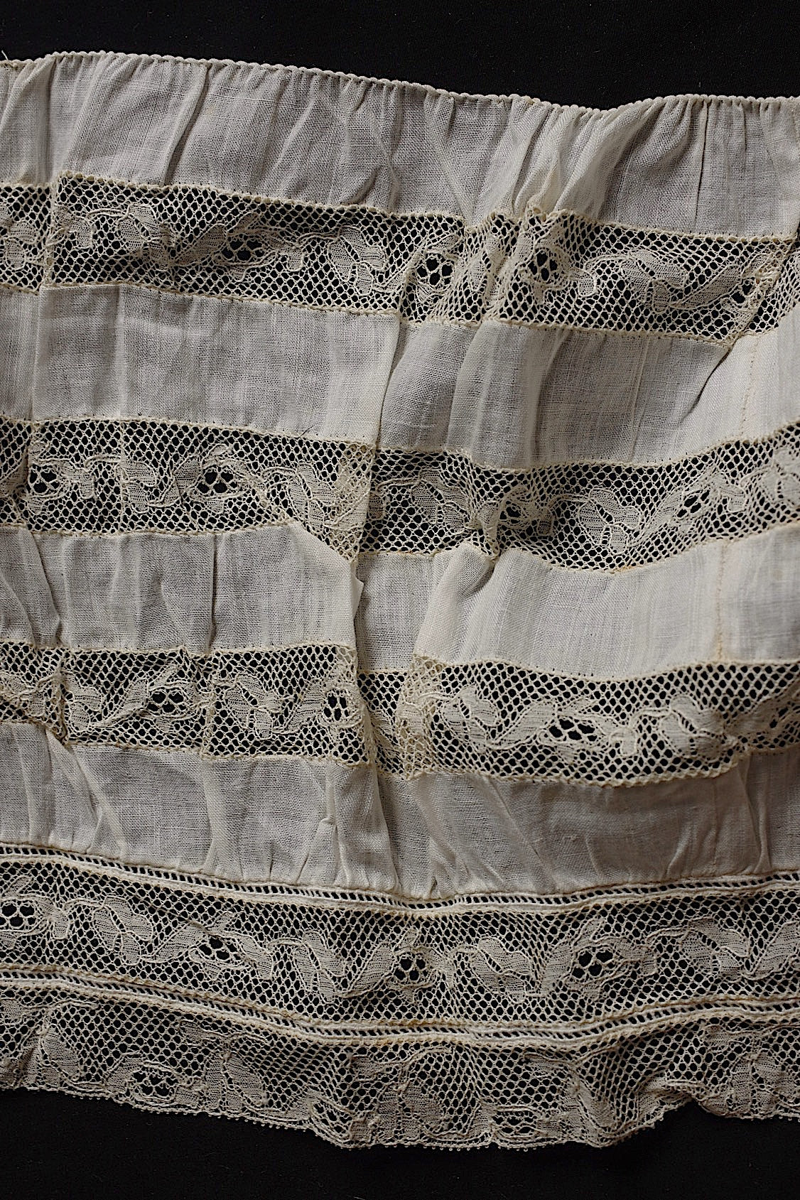 Dentelle ancienne, chutes de dentelle