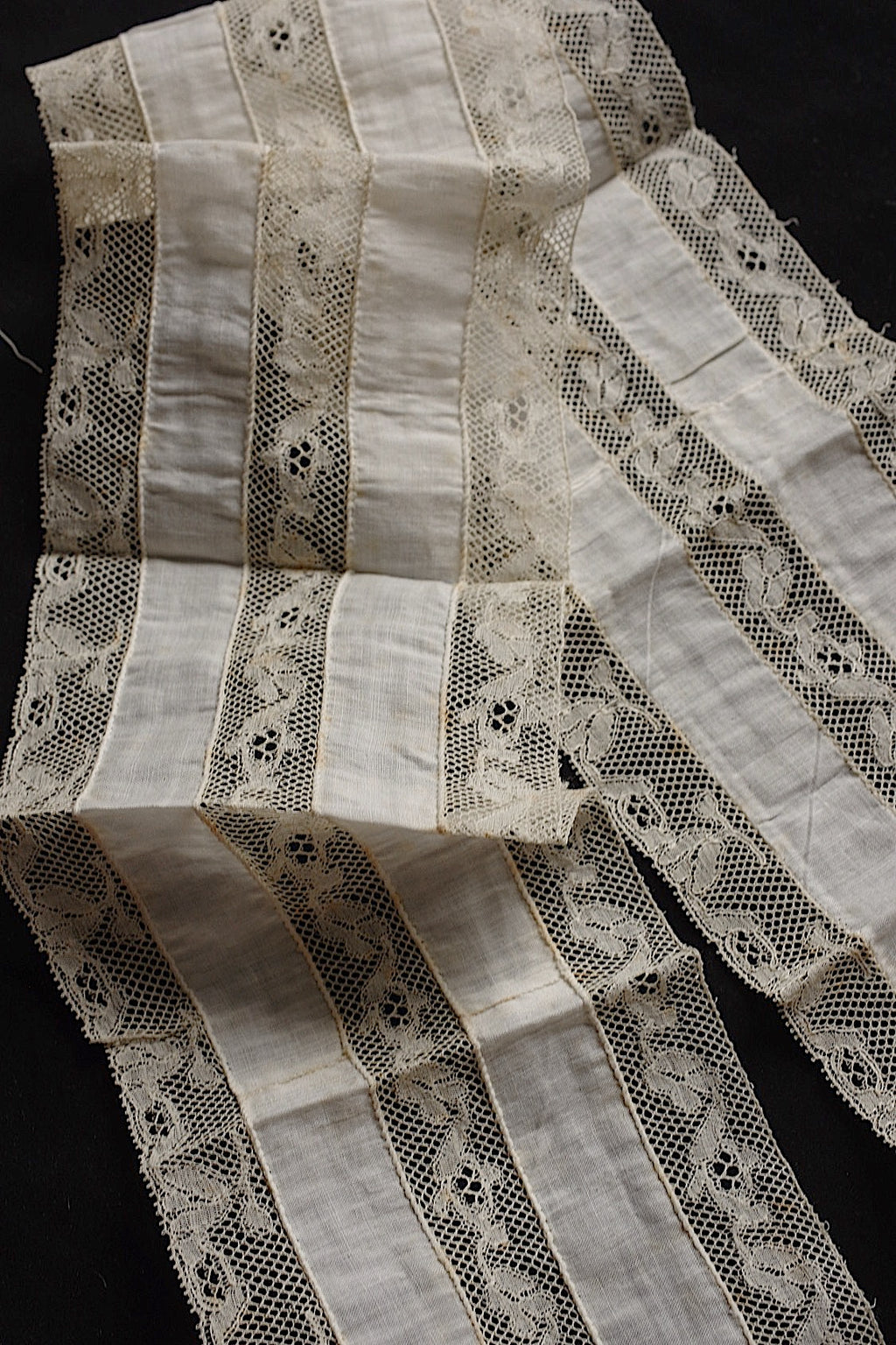 Dentelle ancienne, chutes de dentelle