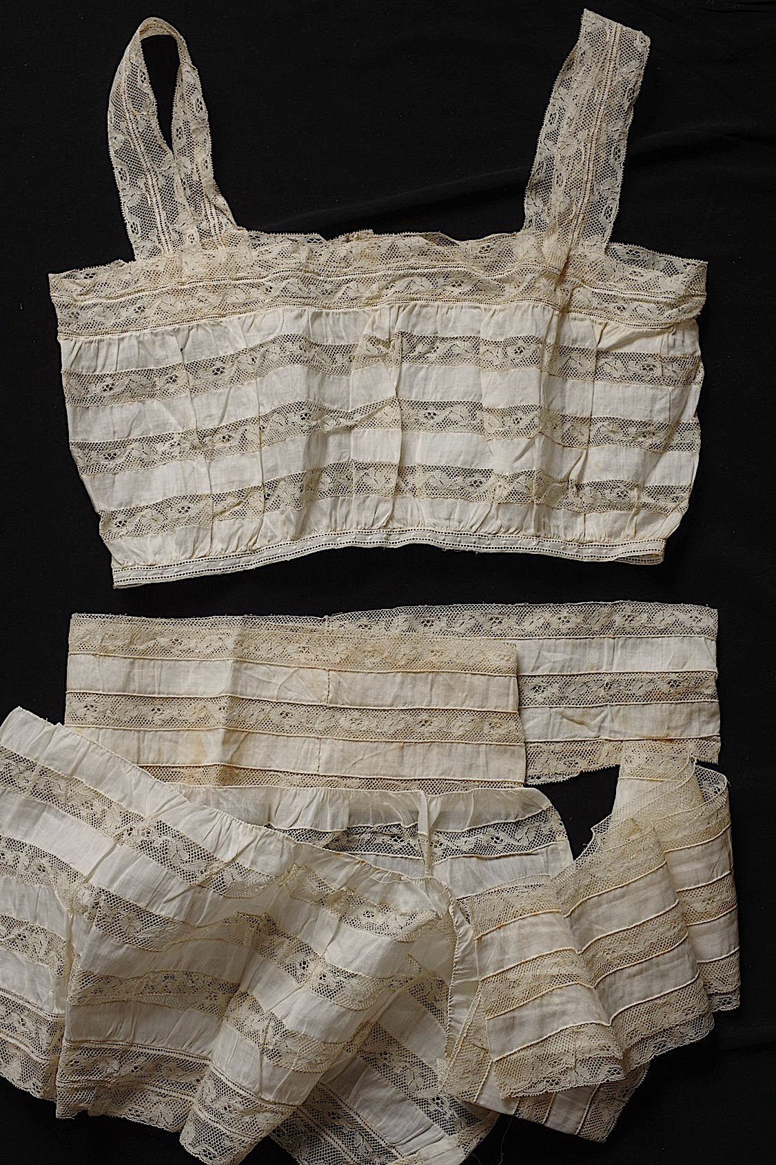 Dentelle ancienne, chutes de dentelle