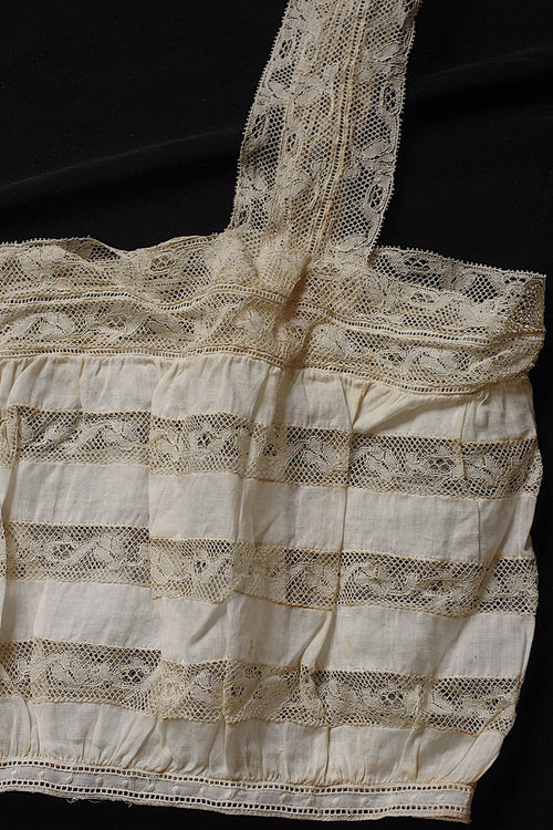 Dentelle ancienne, chutes de dentelle