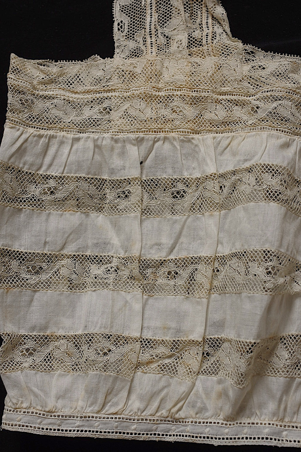 Dentelle ancienne, chutes de dentelle