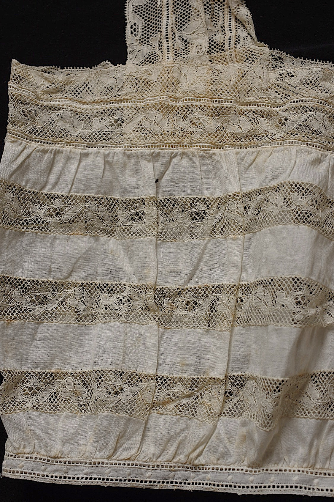 Dentelle ancienne, chutes de dentelle