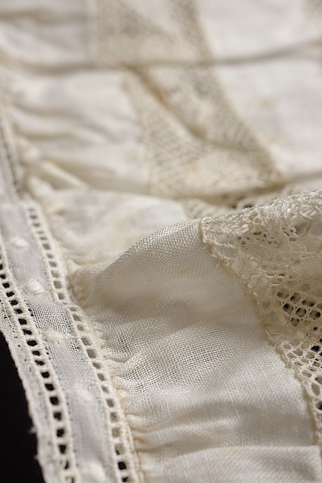 Dentelle ancienne, chutes de dentelle