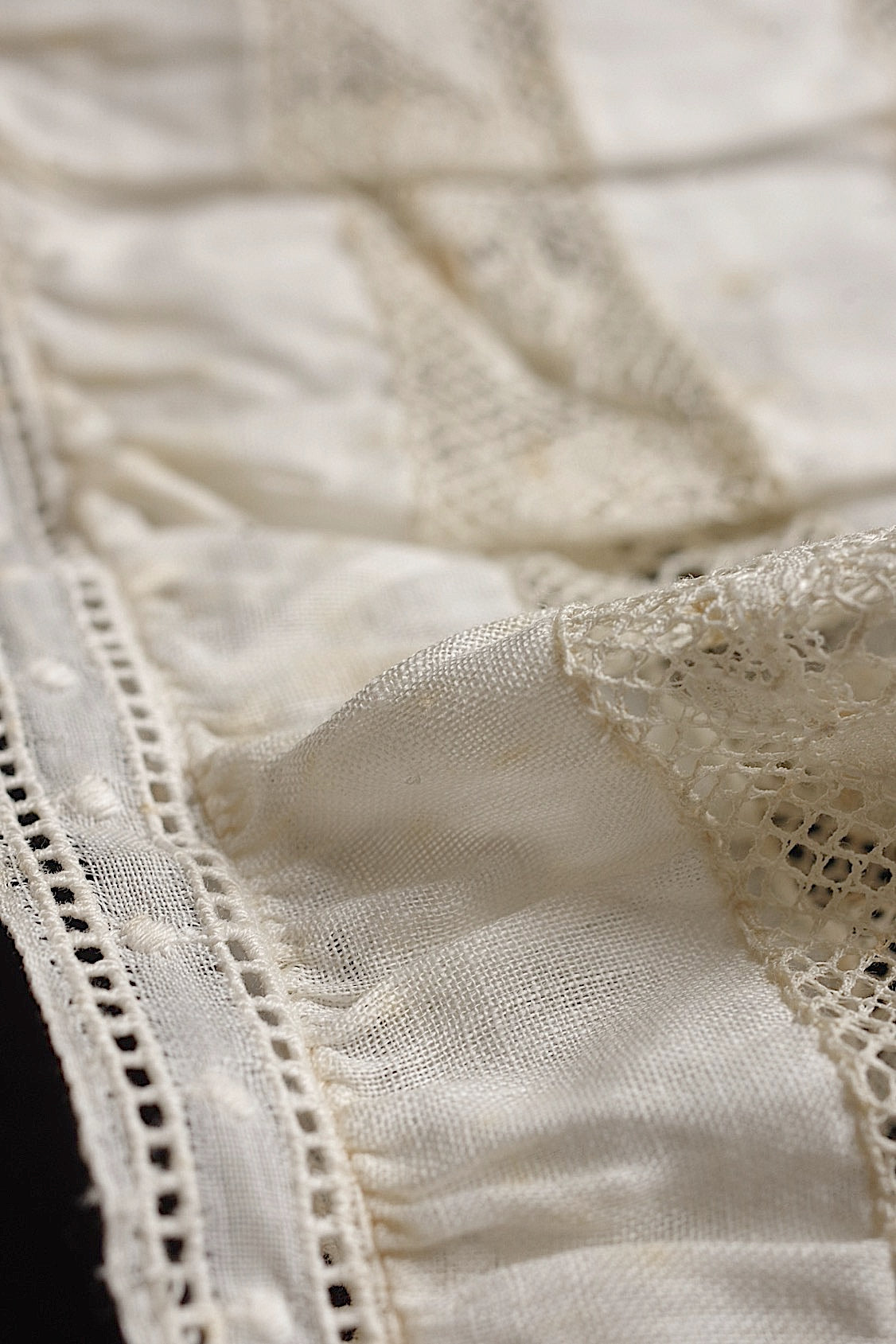 Dentelle ancienne, chutes de dentelle