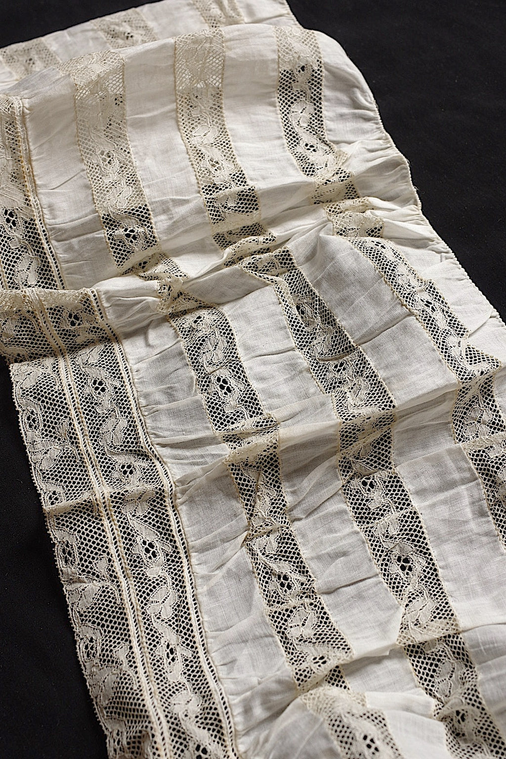 Dentelle ancienne, chutes de dentelle