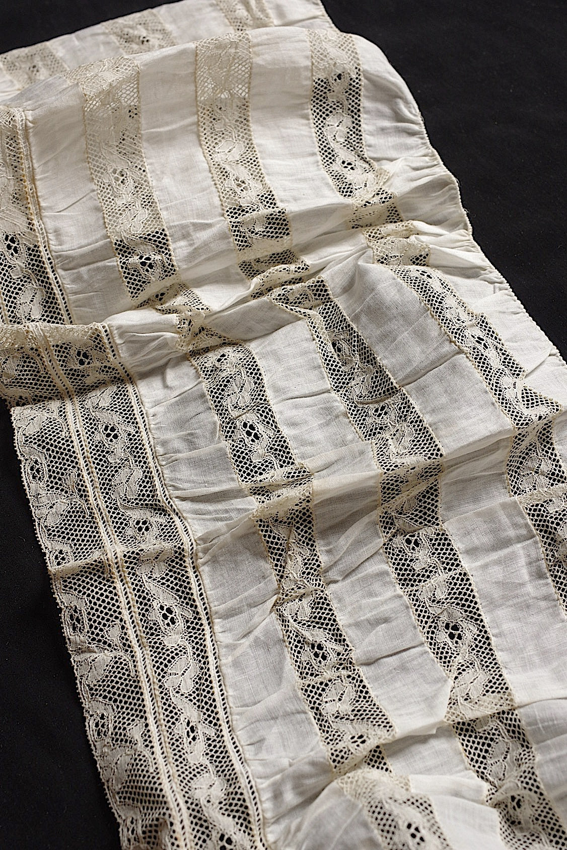 Dentelle ancienne, chutes de dentelle