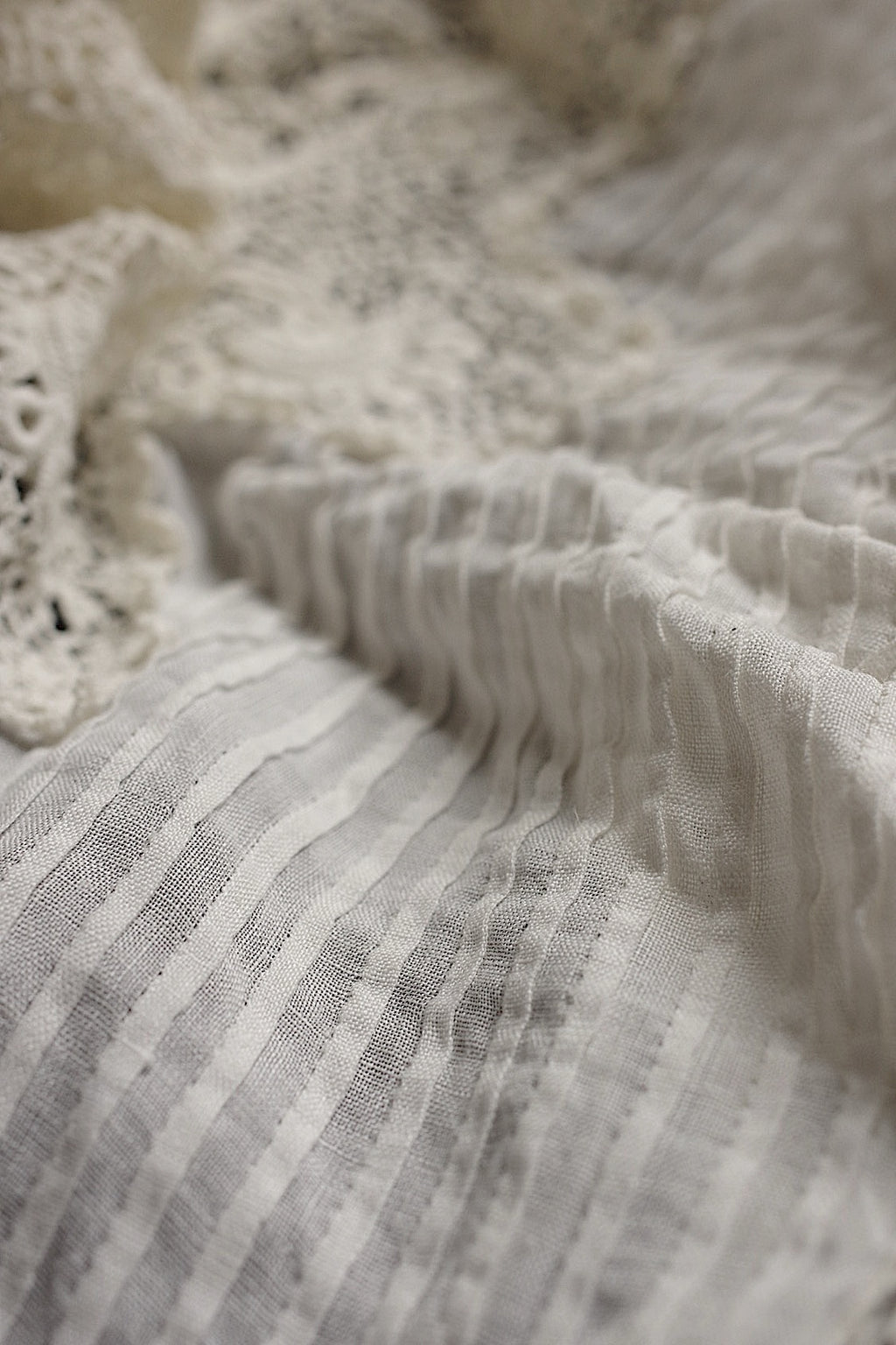 Dentelle ancienne, col n° 1, pour confection
