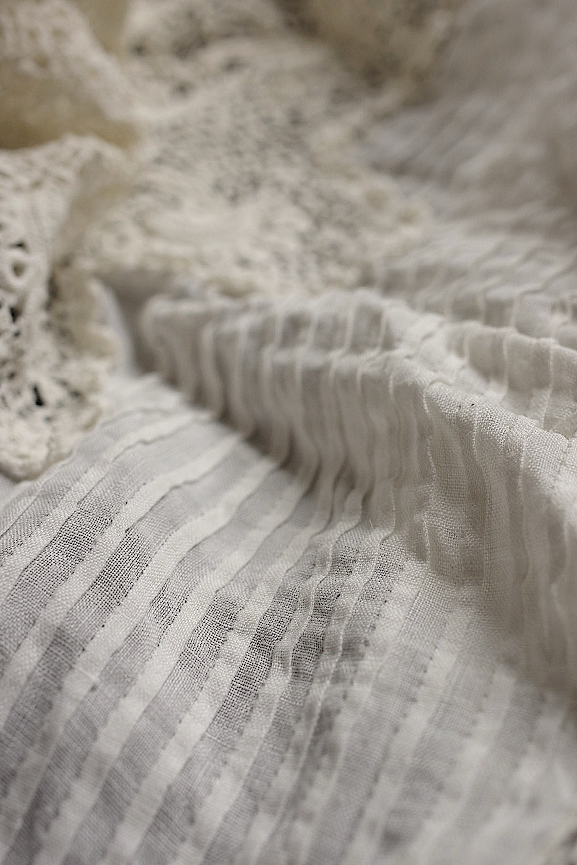 Dentelle ancienne, col n° 1, pour confection