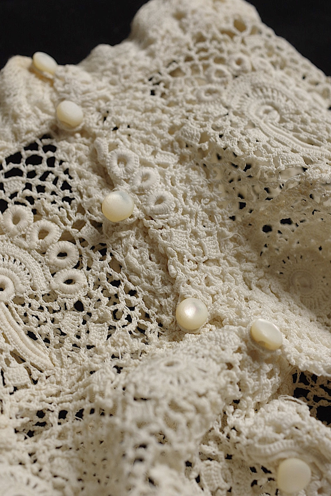 Dentelle ancienne, col n° 1, pour confection