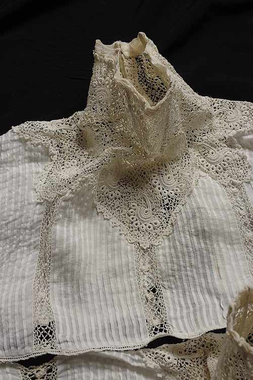 Dentelle ancienne, col n° 1, pour confection