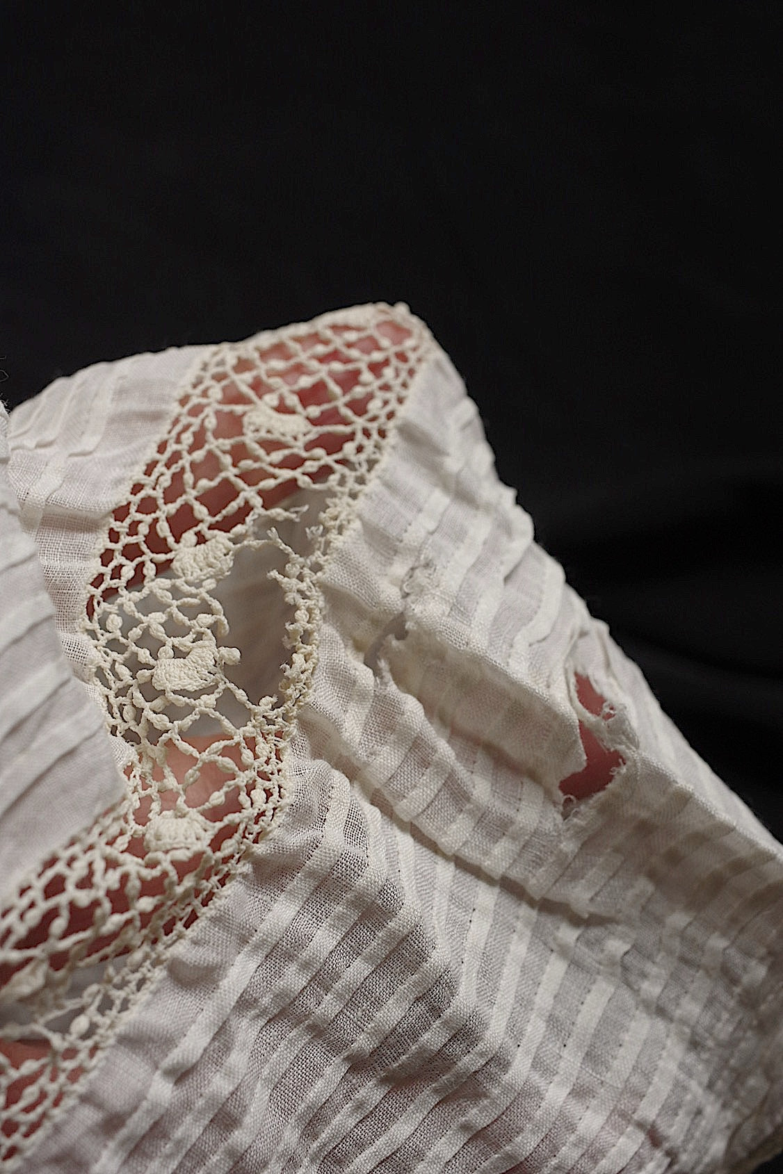 Dentelle ancienne, col n° 1, pour confection