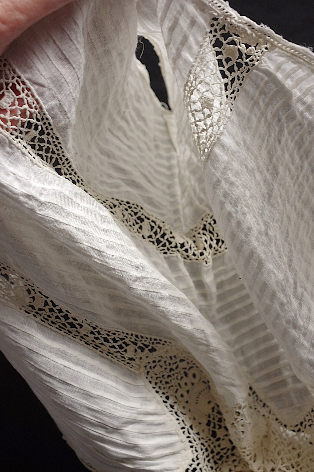 Dentelle ancienne, col n° 1, pour confection